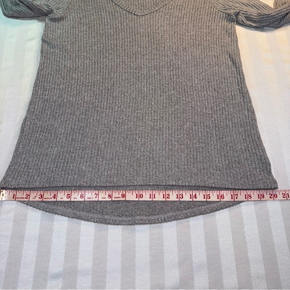 American Eagle Outfitters Light Gray Ribbed V-Neck Long Sleeve Top Sz S NWT SOFT - Picture 8 of 11